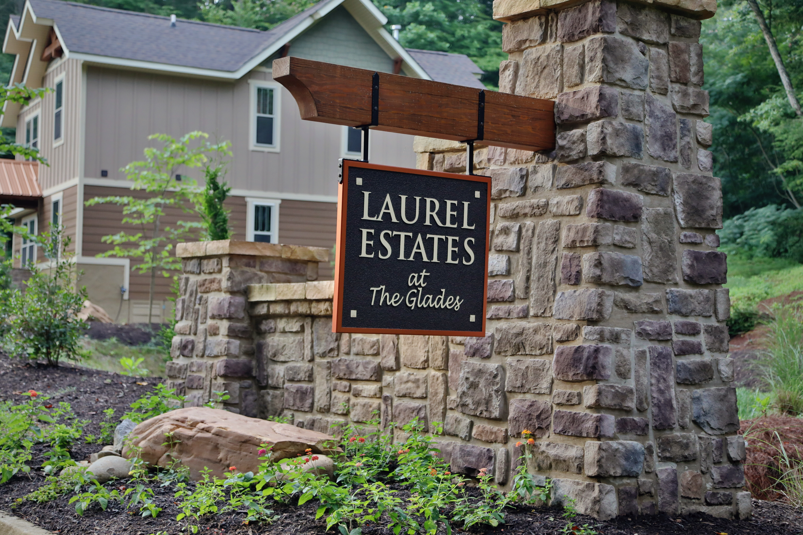 Laurel Estates at The Glades community entrance sign, Sevierville, TN